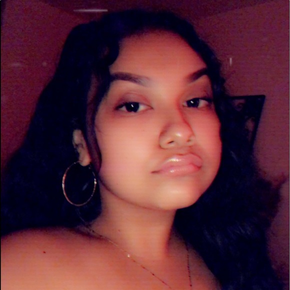 Profile Picture of Alondra Borroel (@alxndra_1) on Poshmark