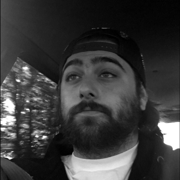 Profile Picture of Pat Mainetti (@patrickthomas) on Poshmark