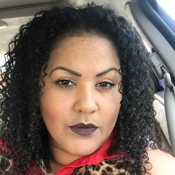 Yolanda Ferrer - Poshmark Profile Picture of Yolanda Ferrer (@yolandaferrer) on Poshmark