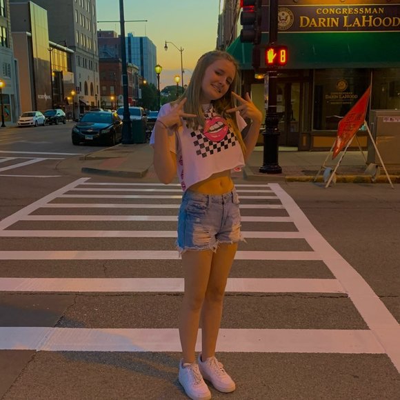 Profile Picture of Addison Decker (@addisondecker) on Poshmark