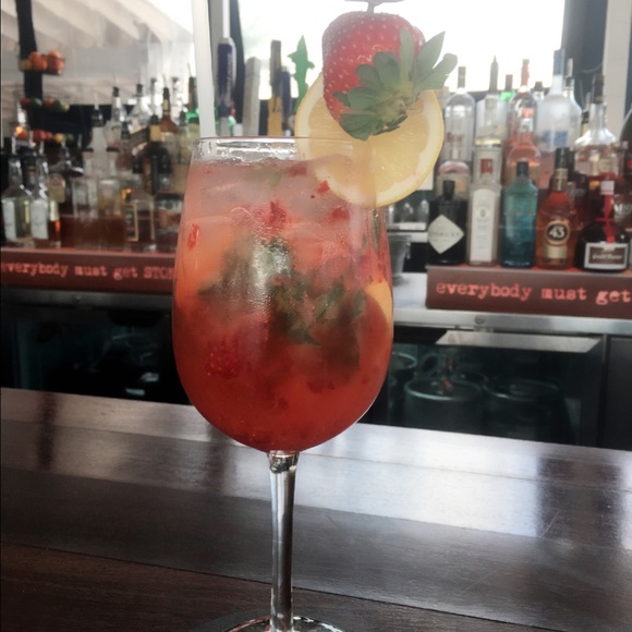 Profile Picture of Aymara Crespo (@akeywestc) on Poshmark