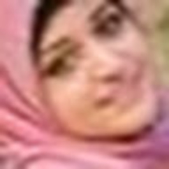 Profile Picture of Zeinab Husseini (@zeehusseini) on Poshmark