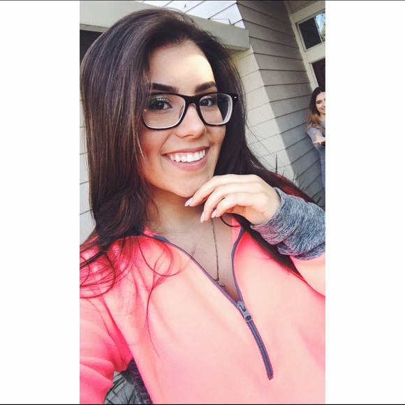 Profile Picture of Alyona Serman (@alyona12) on Poshmark