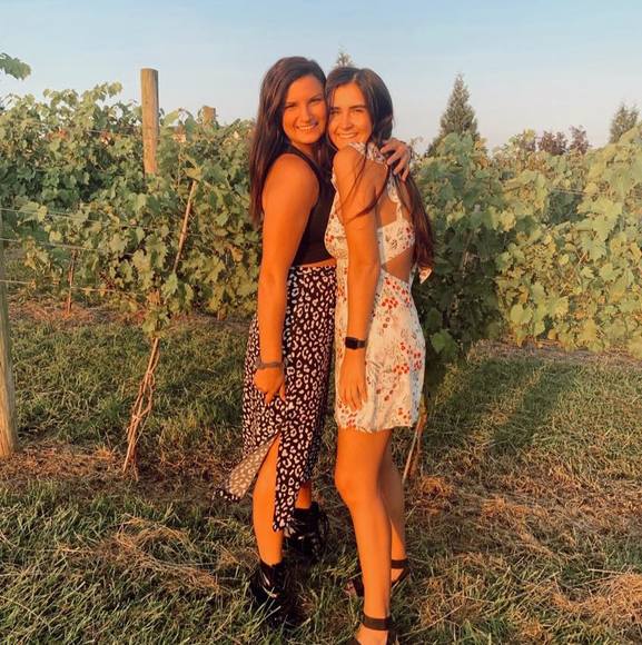 Profile Picture of Erica Boerth (@erciipoo) on Poshmark