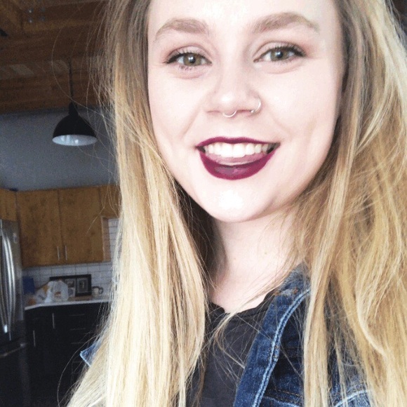 Profile Picture of Kady Fronabarger (@froneyk) on Poshmark