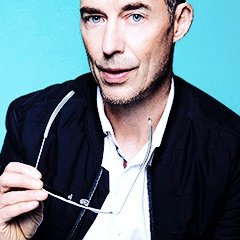 Profile Picture of Tom Cavanagh Daily (@TomCavanaghCom) on Twitter