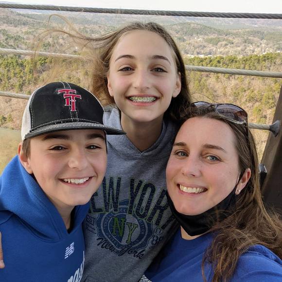 Profile Picture of Laura Costarella (@lauracostarella) on Poshmark