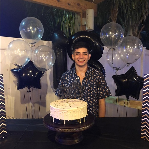 Profile Picture of Jorge Ortiz (@jorgee_33) on Poshmark