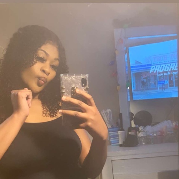 Profile Picture of Laila Tulloch (@lailatulloch) on Poshmark