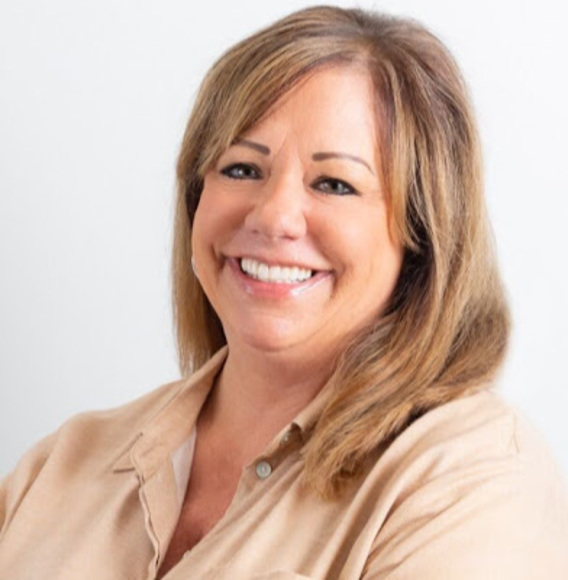 Profile Picture of Maureen Medved (@maureene2014) on Poshmark