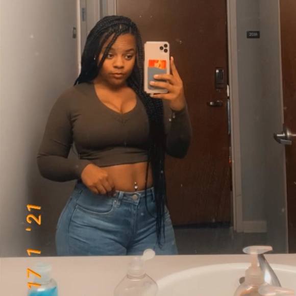 Profile Picture of Jamirea Gaitor (@jamireagaitor) on Poshmark