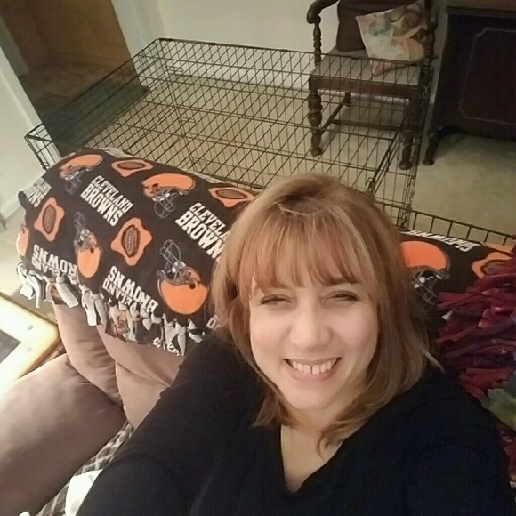 Profile Picture of Pamela Bartholomew (@pammybart) on Poshmark