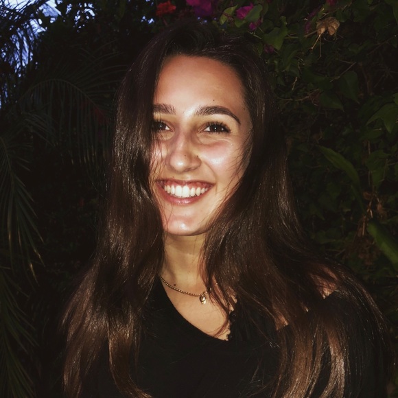 Profile Picture of Gioella Falcone (@gioellaf) on Poshmark