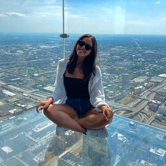 Profile Picture of Anna Bringle (@annabringle) on Poshmark