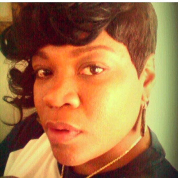Profile Picture of Shawna Graves (@shawna_smile) on Poshmark
