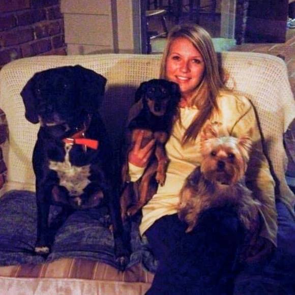 Profile Picture of Sami Hellmich (@samihellmich) on Poshmark