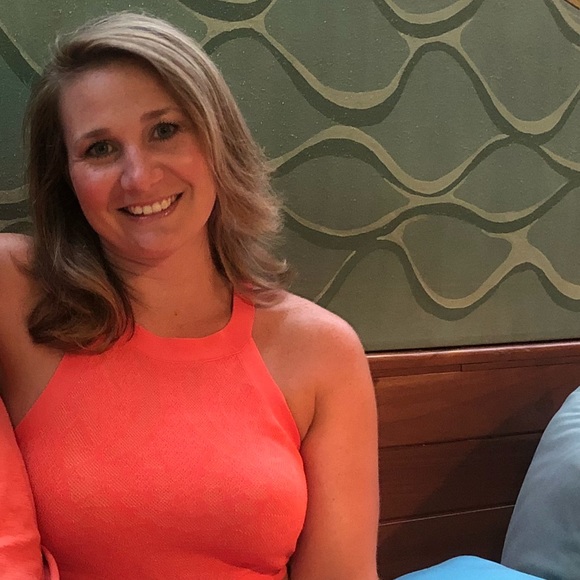 Profile Picture of Kelly Esteppe (@klesteppe) on Poshmark