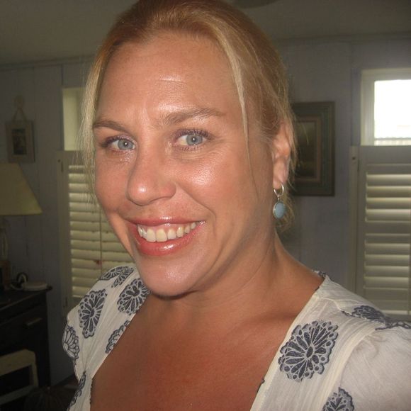 Profile Picture of Liza Mitchell (@lizajane714) on Poshmark