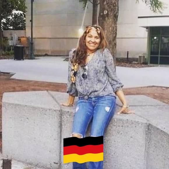 Profile Picture of Simone De barros (@simine_sirres) on Poshmark