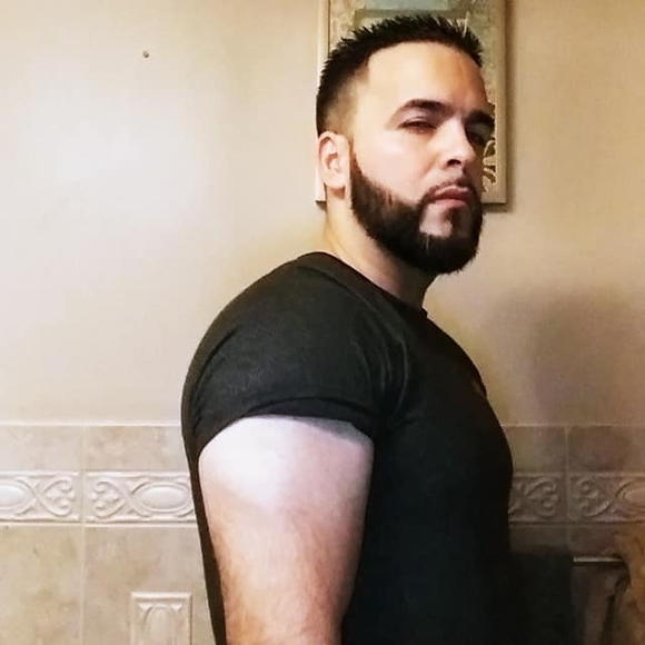 Profile Picture of Joel Arocho (@joe7919) on Poshmark