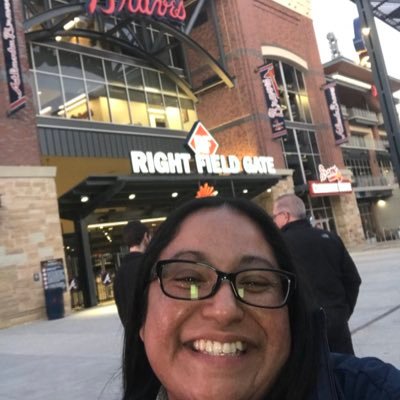 Profile Picture of Dolores Esparza (@doloTHD) on Twitter