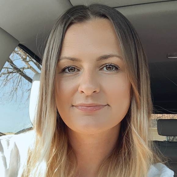 Profile Picture of Whitney Gruber (@whitney090) on Poshmark