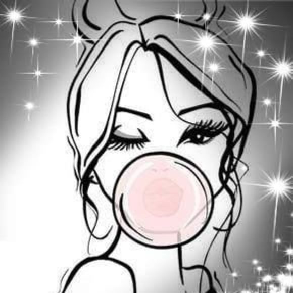 Profile Picture of Lori Foster (@puglvrtu) on Poshmark