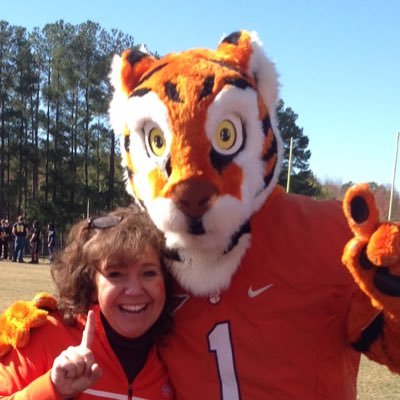 Profile Picture of Courtenay Hall Ramey (@CourtenayRamey) on Twitter