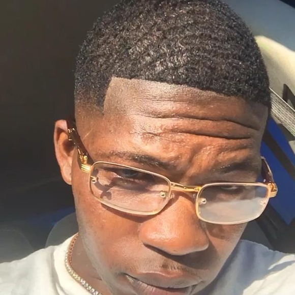Profile Picture of Donterrian Davis (@donterriandavis) on Poshmark