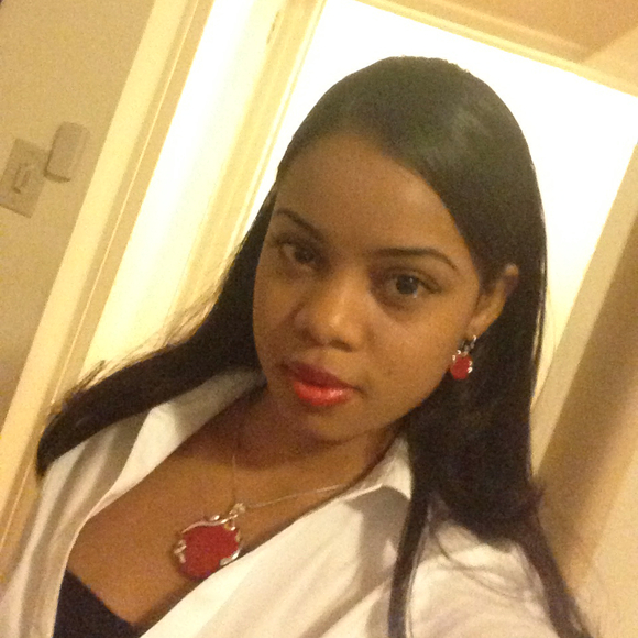 Profile Picture of Cindy Tavarez (@cmjr1086) on Poshmark