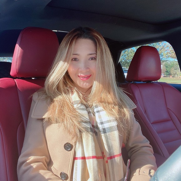 Profile Picture of Kim Huynh (@kimhuynh_03) on Poshmark