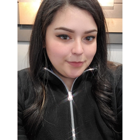 Profile Picture of Christi Cryer (@christi_cryer) on Poshmark