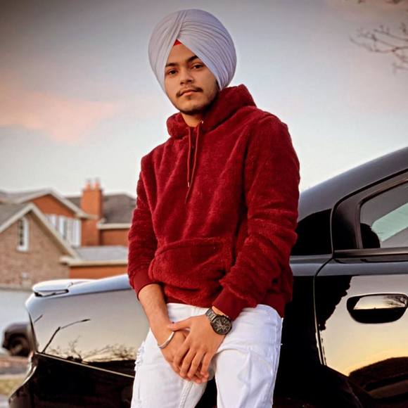 Profile Picture of Jaggi Jaggi (@jasmeets23) on Poshmark