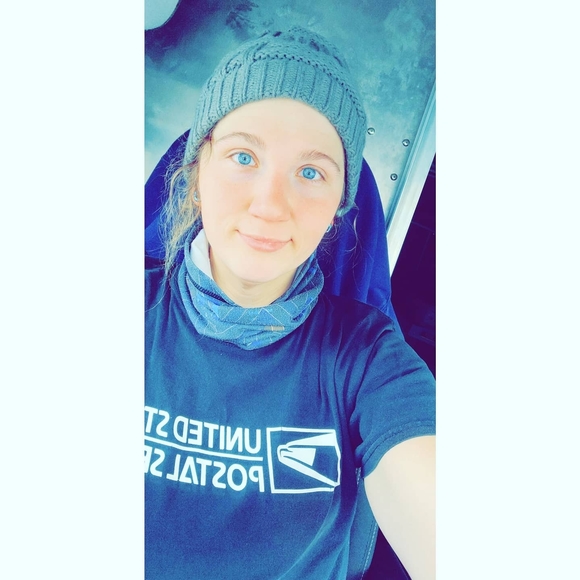 Profile Picture of Britney Tamburo (@britneyelaine) on Poshmark