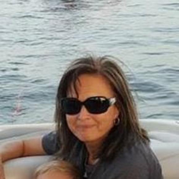 Profile Picture of Edye Ferguson (@themostclothes) on Poshmark