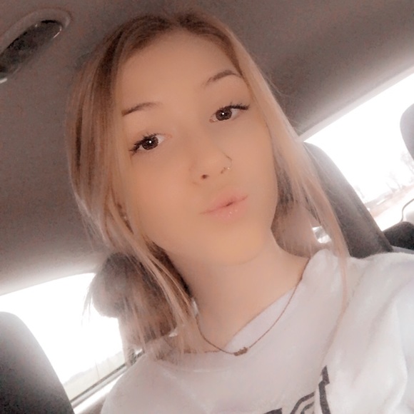 Profile Picture of Erica Busby (@ericaabusbyy) on Poshmark