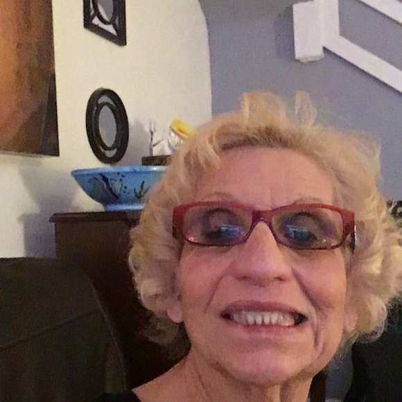 Profile Picture of Sandra Enterline (@zazupitts) on Poshmark