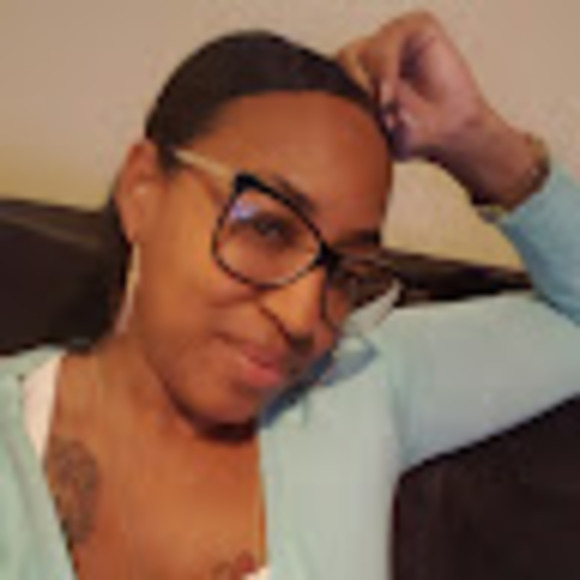 Profile Picture of Bianca Barner (@bianca_barner) on Poshmark