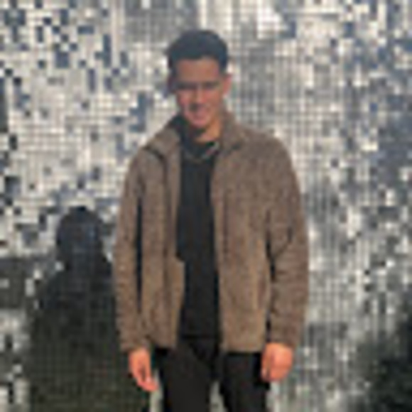 Profile Picture of Lorenze Jay (@lorenzejay) on Poshmark