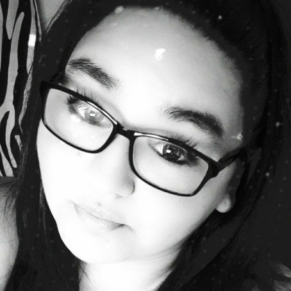 Profile Picture of Rachel Zachariah (@rachelmay2010) on Poshmark