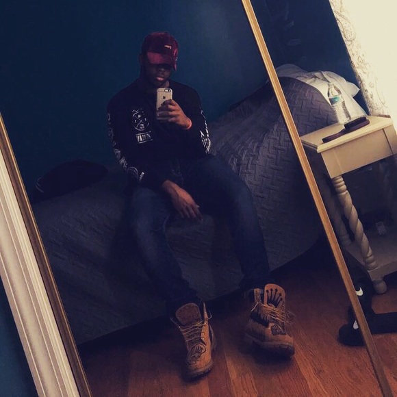 Profile Picture of Justin Small (@justin15787) on Poshmark