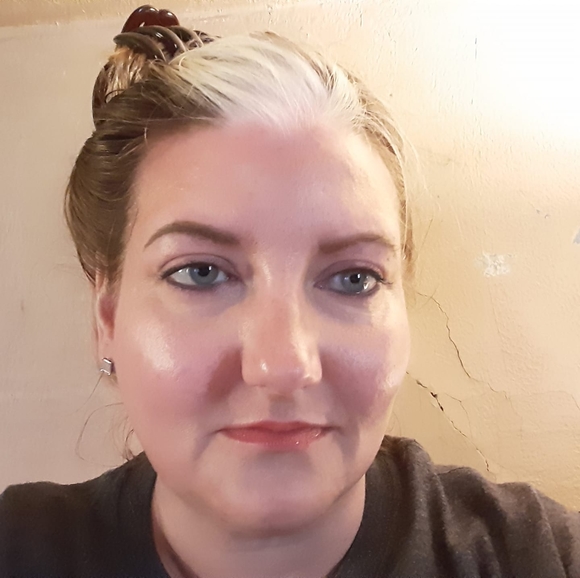 Profile Picture of Crystal Shook (@cristelwow) on Poshmark