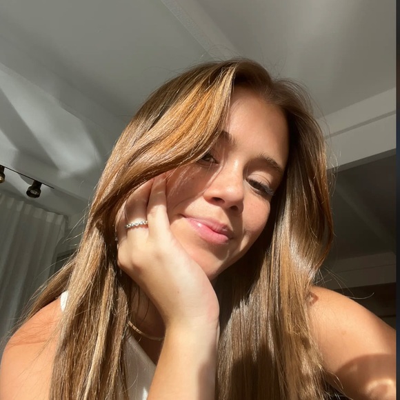 Profile Picture of Meg Condoleon (@megcondoleon) on Poshmark