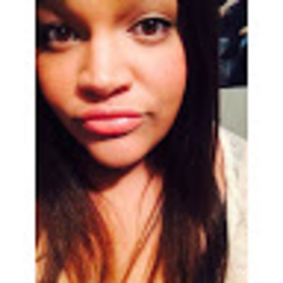 Brianna Levi-simpkins - Poshmark Profile Picture of Brianna Levi-simpkins (@briannalevisimp) on Poshmark