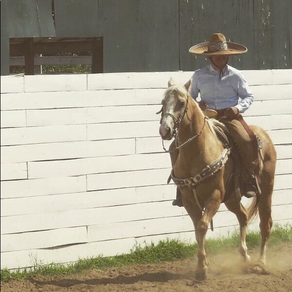 Profile Picture of Jairo Calderon (@jairo_calderon) on Poshmark