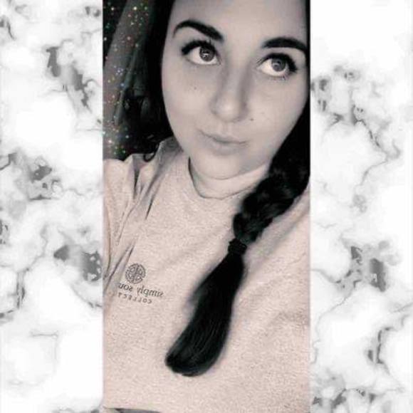 Profile Picture of Britney Murphy (@britney_murphy) on Poshmark