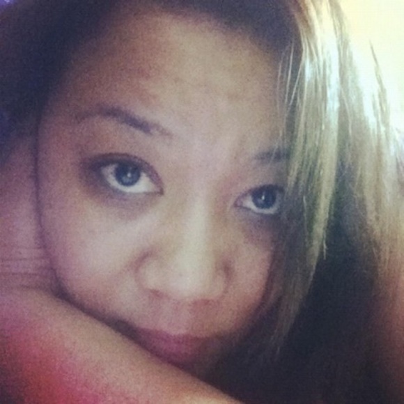 Profile Picture of Kimi Kim (@kimikim2525) on Poshmark