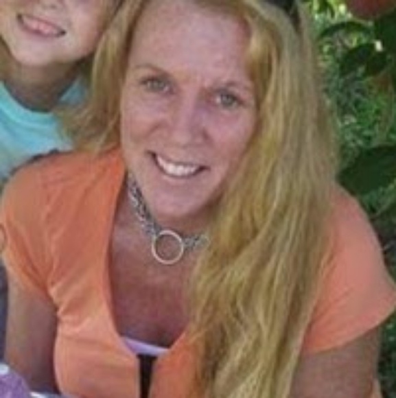Profile Picture of Lisa Baxter (@jeepgirl1107) on Poshmark