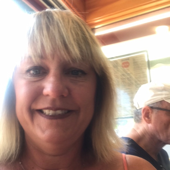 Kimberly Basaker - Poshmark Profile Picture of Kimberly Basaker (@kbasaker) on Poshmark