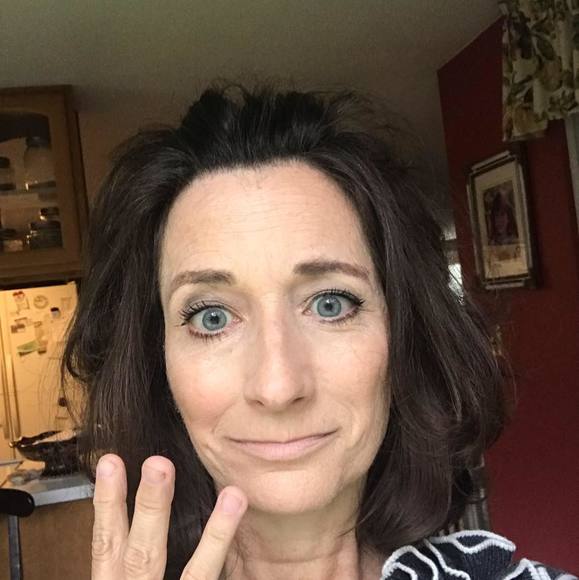 Profile Picture of Kelly Faville (@kellyannsherry) on Poshmark